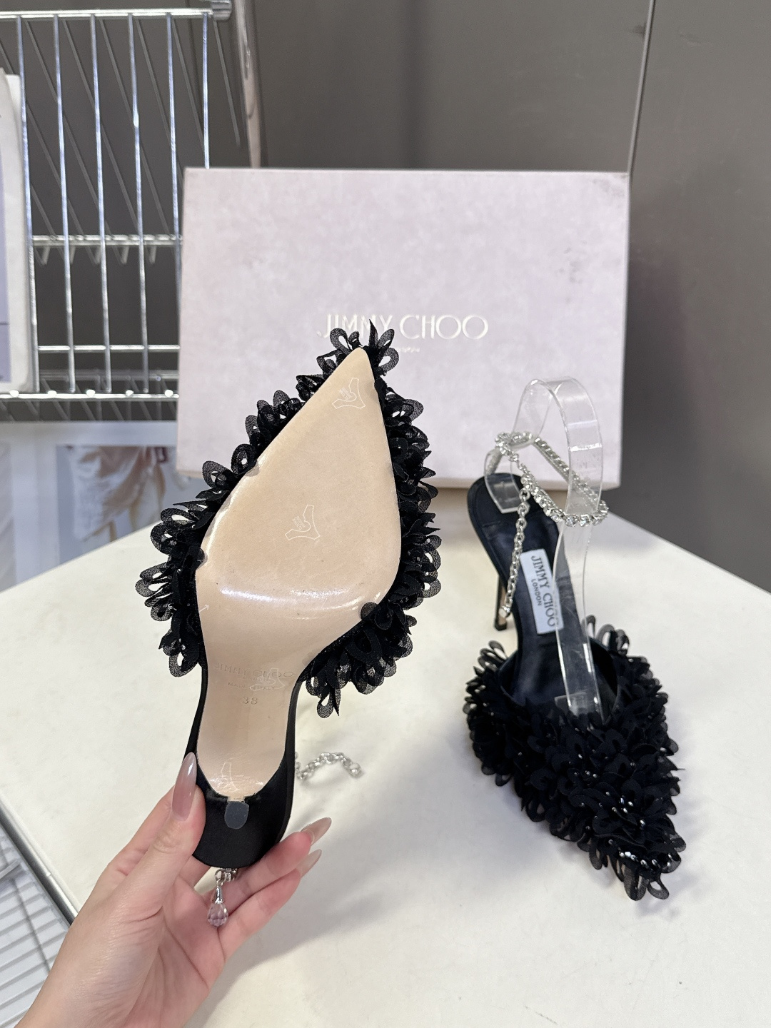Jimmy Choo吉米周2026春夏最新款水钻链条花瓣高跟凉鞋 这双JC高跟凉鞋堪称红毯级心动单品 立