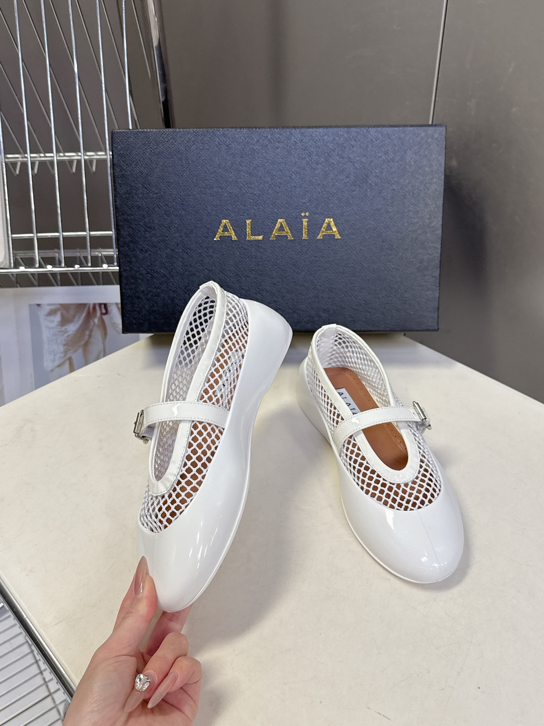 ALAIA 阿莱亚2026春夏最新款鱼网包头凉鞋 芭蕾舞平底跳舞鞋ALAIA品牌源自其创始人，Azzed
