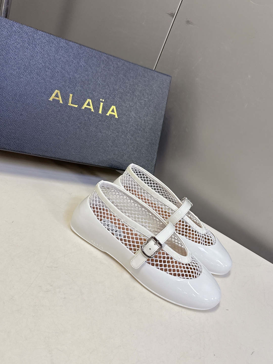 ALAIA 阿莱亚2026春夏最新款鱼网包头凉鞋 芭蕾舞平底跳舞鞋ALAIA品牌源自其创始人，Azzed