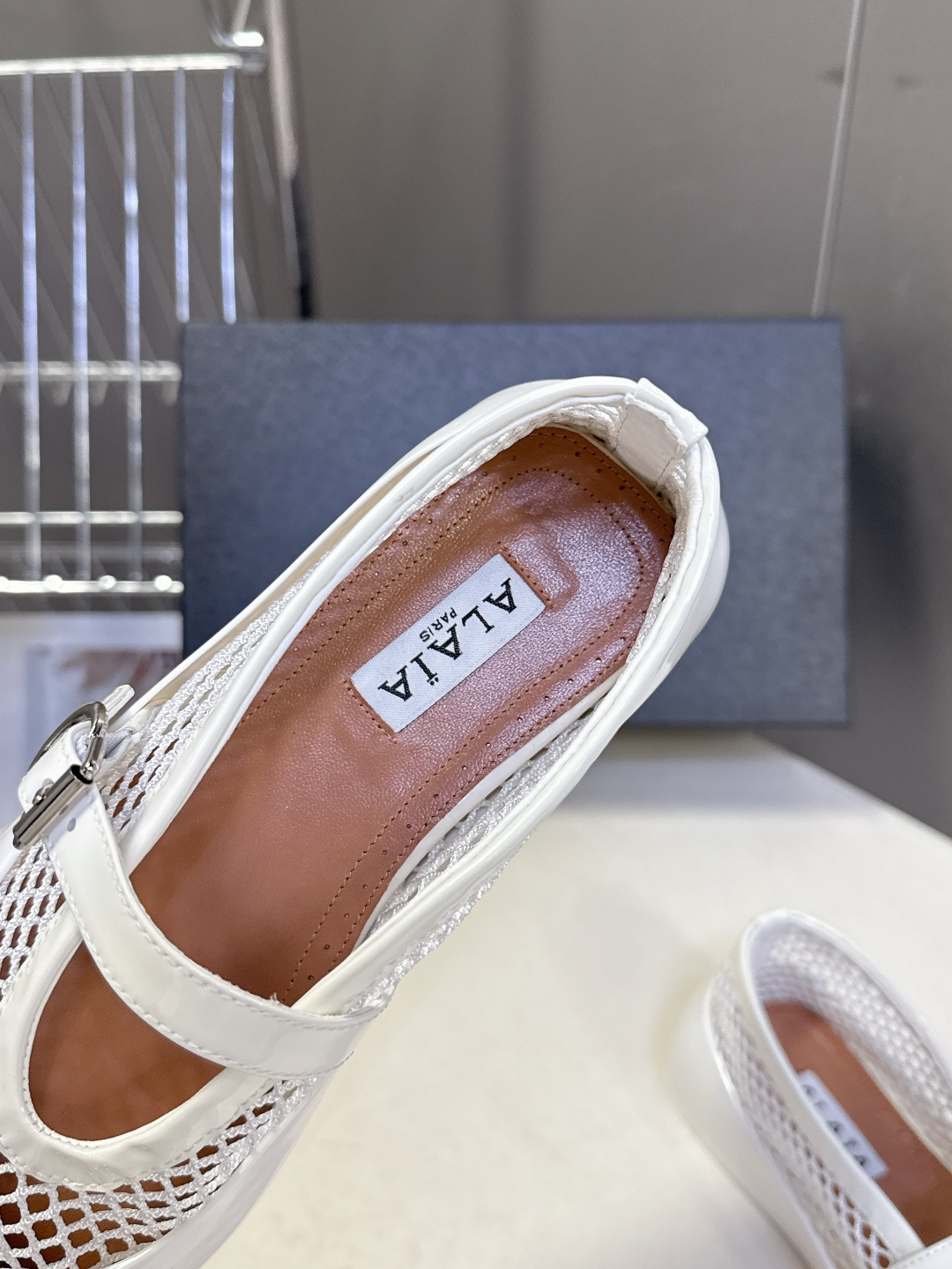 ALAIA 阿莱亚2026春夏最新款鱼网包头凉鞋 芭蕾舞平底跳舞鞋ALAIA品牌源自其创始人，Azzed