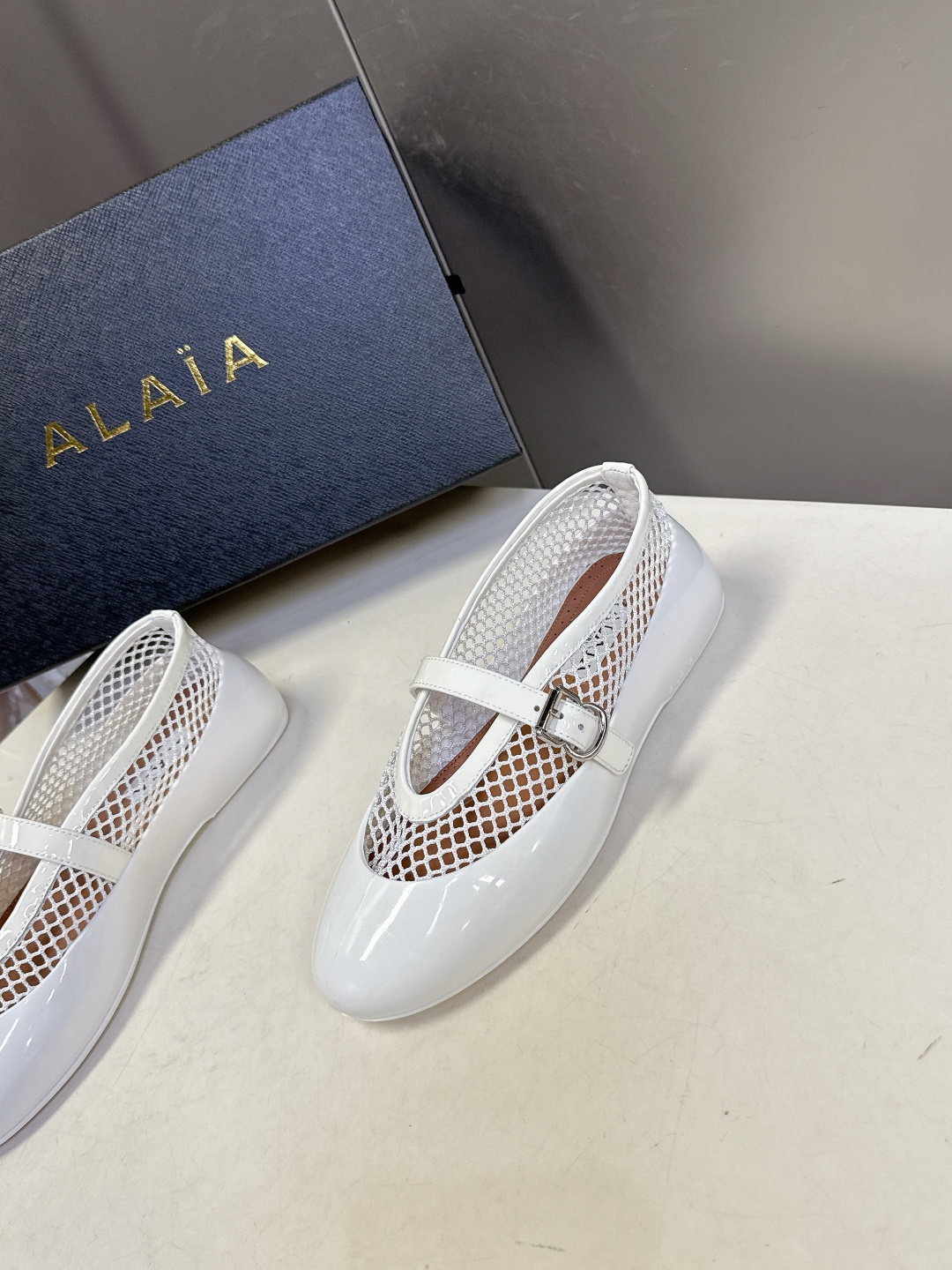ALAIA 阿莱亚2026春夏最新款鱼网包头凉鞋 芭蕾舞平底跳舞鞋ALAIA品牌源自其创始人，Azzed