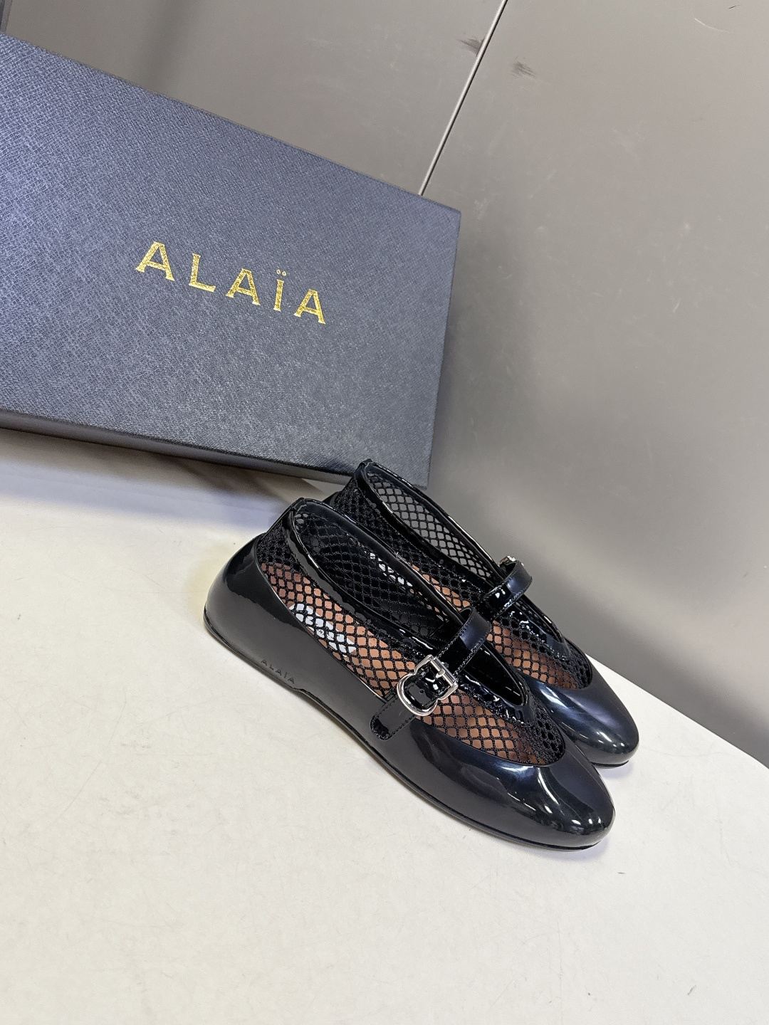 ALAIA 阿莱亚2026春夏最新款鱼网包头凉鞋 芭蕾舞平底跳舞鞋ALAIA品牌源自其创始人，Azzed