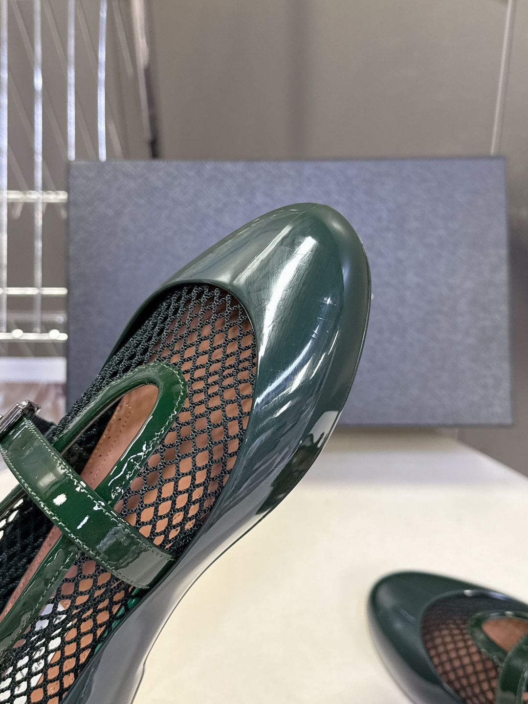 ALAIA 阿莱亚2026春夏最新款鱼网包头凉鞋 芭蕾舞平底跳舞鞋ALAIA品牌源自其创始人，Azzed