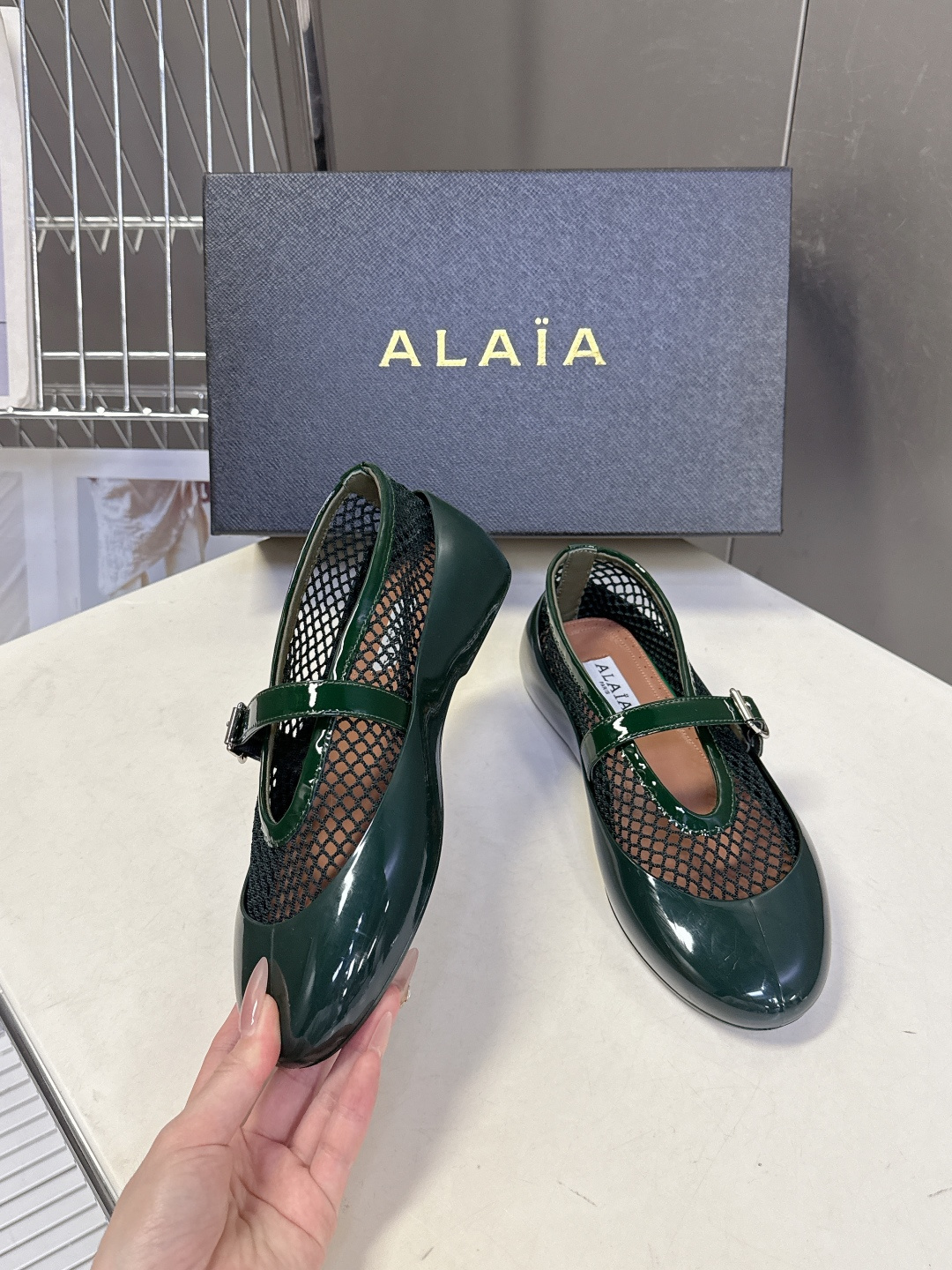 ALAIA 阿莱亚2026春夏最新款鱼网包头凉鞋 芭蕾舞平底跳舞鞋ALAIA品牌源自其创始人，Azzed