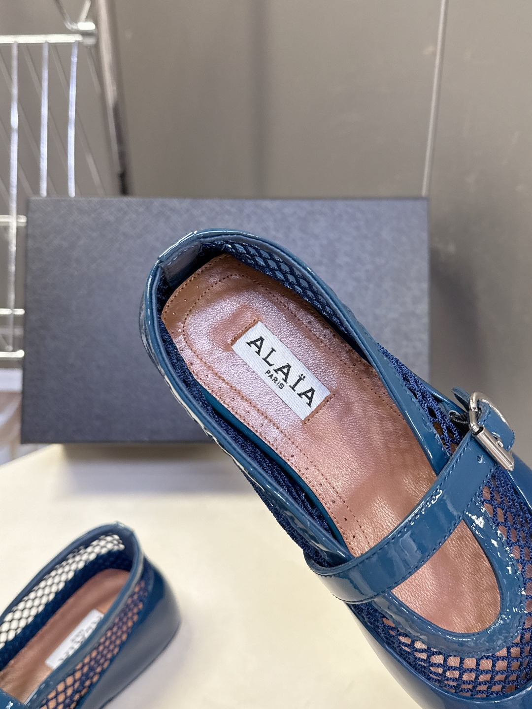 ALAIA 阿莱亚2026春夏最新款鱼网包头凉鞋 芭蕾舞平底跳舞鞋ALAIA品牌源自其创始人，Azzed