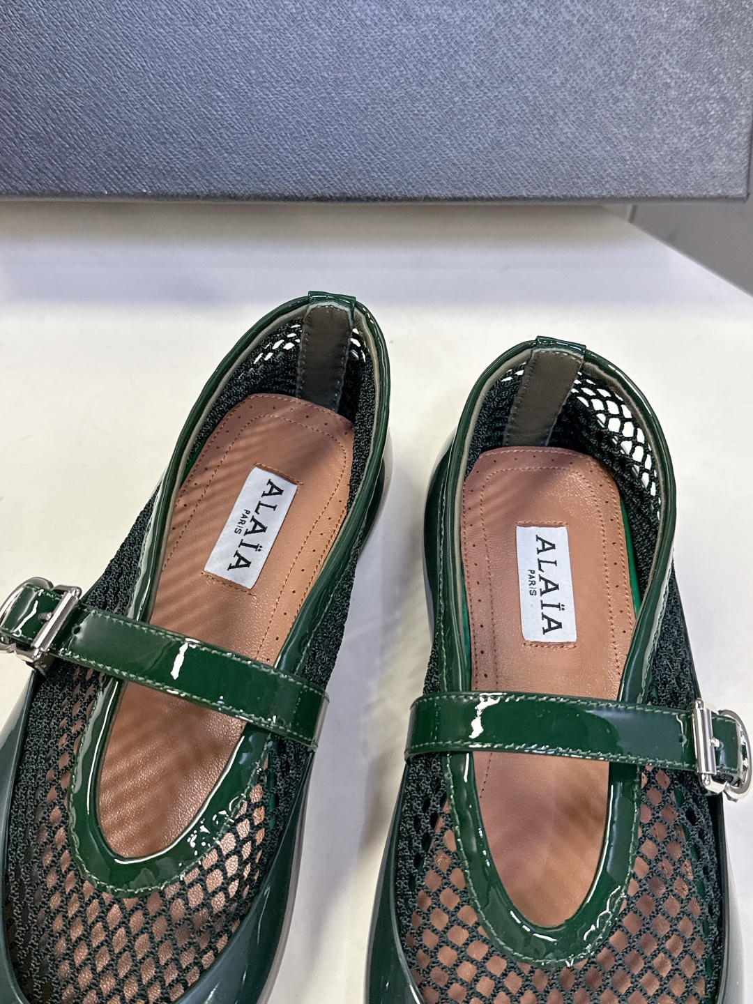 ALAIA 阿莱亚2026春夏最新款鱼网包头凉鞋 芭蕾舞平底跳舞鞋ALAIA品牌源自其创始人，Azzed