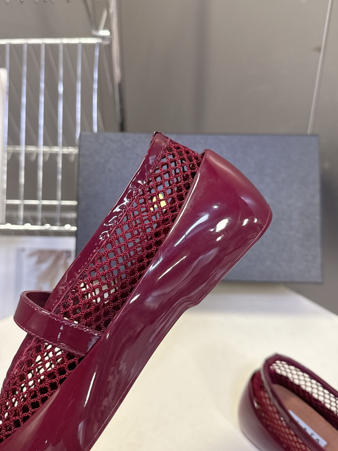 ALAIA 阿莱亚2026春夏最新款鱼网包头凉鞋 芭蕾舞平底跳舞鞋ALAIA品牌源自其创始人，Azzed