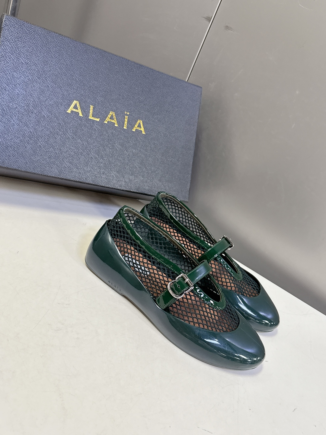 ALAIA 阿莱亚2026春夏最新款鱼网包头凉鞋 芭蕾舞平底跳舞鞋ALAIA品牌源自其创始人，Azzed