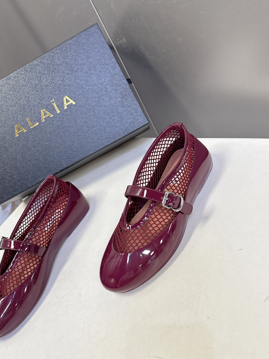 ALAIA 阿莱亚2026春夏最新款鱼网包头凉鞋 芭蕾舞平底跳舞鞋ALAIA品牌源自其创始人，Azzed