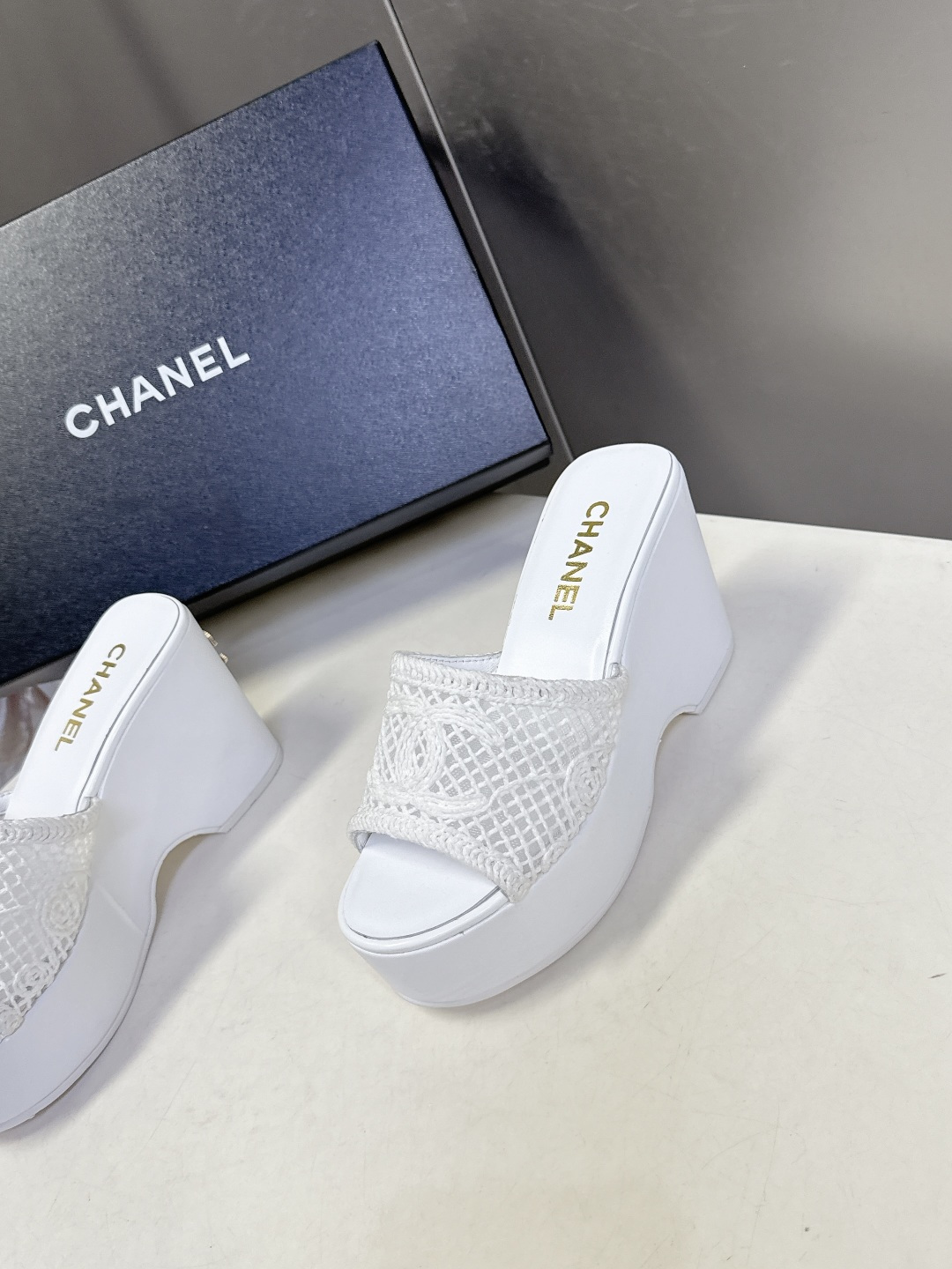 CHANEL香奈儿春夏最新走秀款厚底凉鞋小红书力推款 超多明星网红种草 怎么搭配都好看 时髦精必备 香奈