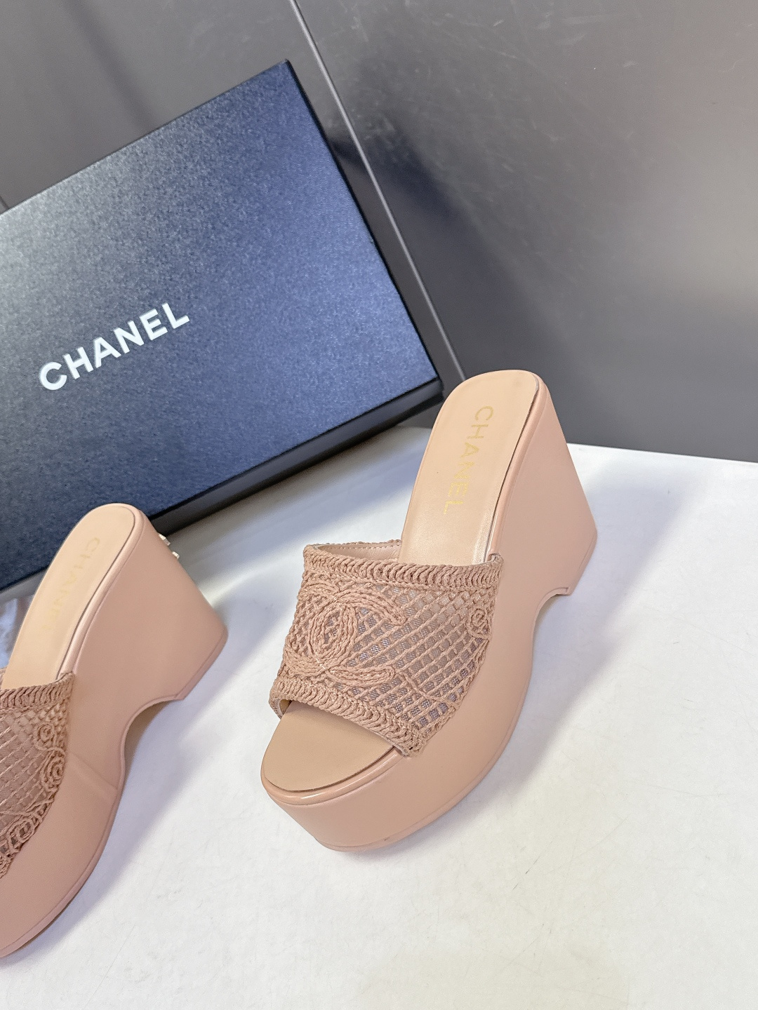 CHANEL香奈儿春夏最新走秀款厚底凉鞋小红书力推款 超多明星网红种草 怎么搭配都好看 时髦精必备 香奈