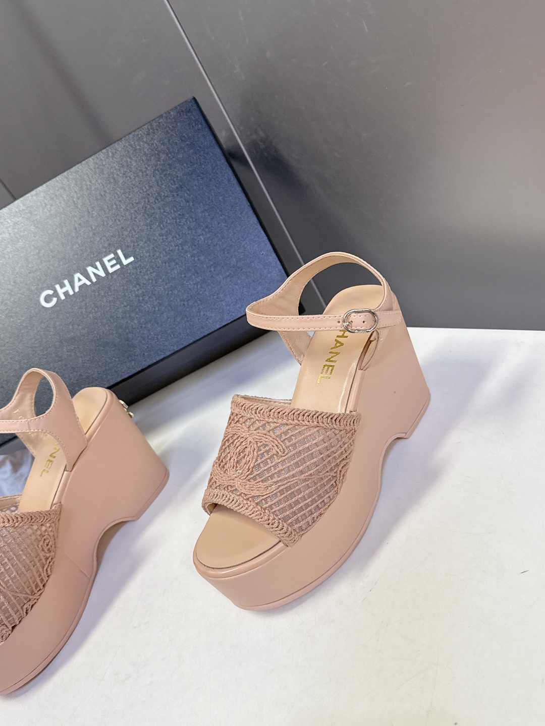 CHANEL香奈儿春夏最新走秀款厚底凉鞋小红书力推款 超多明星网红种草 怎么搭配都好看 时髦精必备 香奈