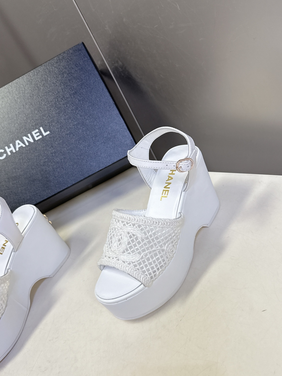 CHANEL香奈儿春夏最新走秀款厚底凉鞋小红书力推款 超多明星网红种草 怎么搭配都好看 时髦精必备 香奈