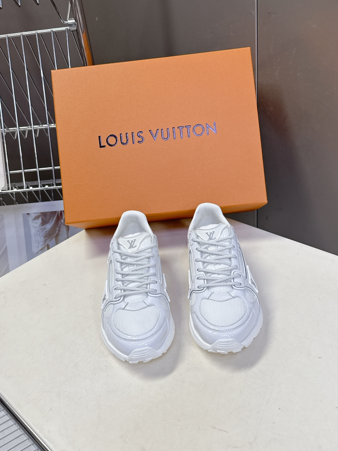 男装➕10 LV 路易威登OLYMPIA情侣款运动鞋 太古汇RMB9200购入两双开发 复刻 所有细节对