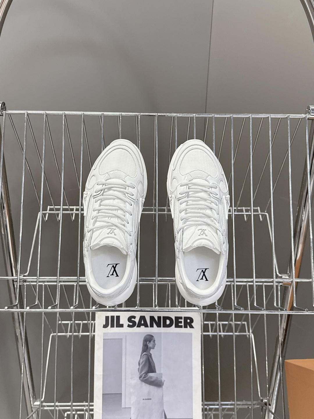 男装➕10 LV 路易威登OLYMPIA情侣款运动鞋 太古汇RMB9200购入两双开发 复刻 所有细节对