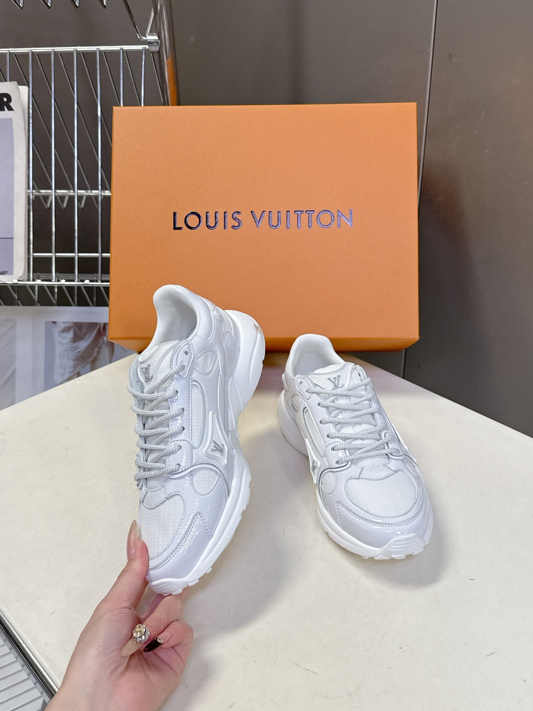 男装➕10 LV 路易威登OLYMPIA情侣款运动鞋 太古汇RMB9200购入两双开发 复刻 所有细节对