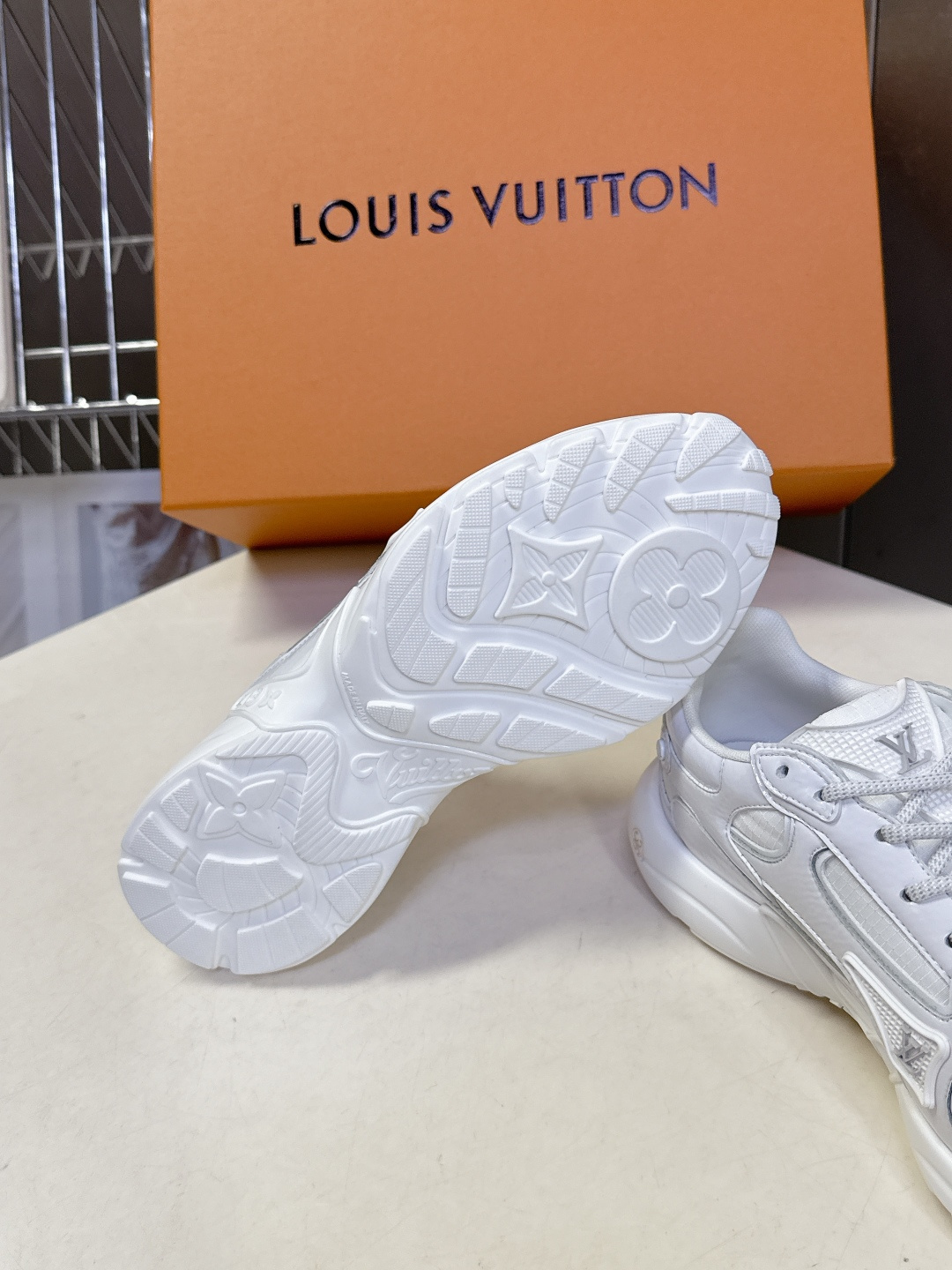 男装➕10 LV 路易威登OLYMPIA情侣款运动鞋 太古汇RMB9200购入两双开发 复刻 所有细节对