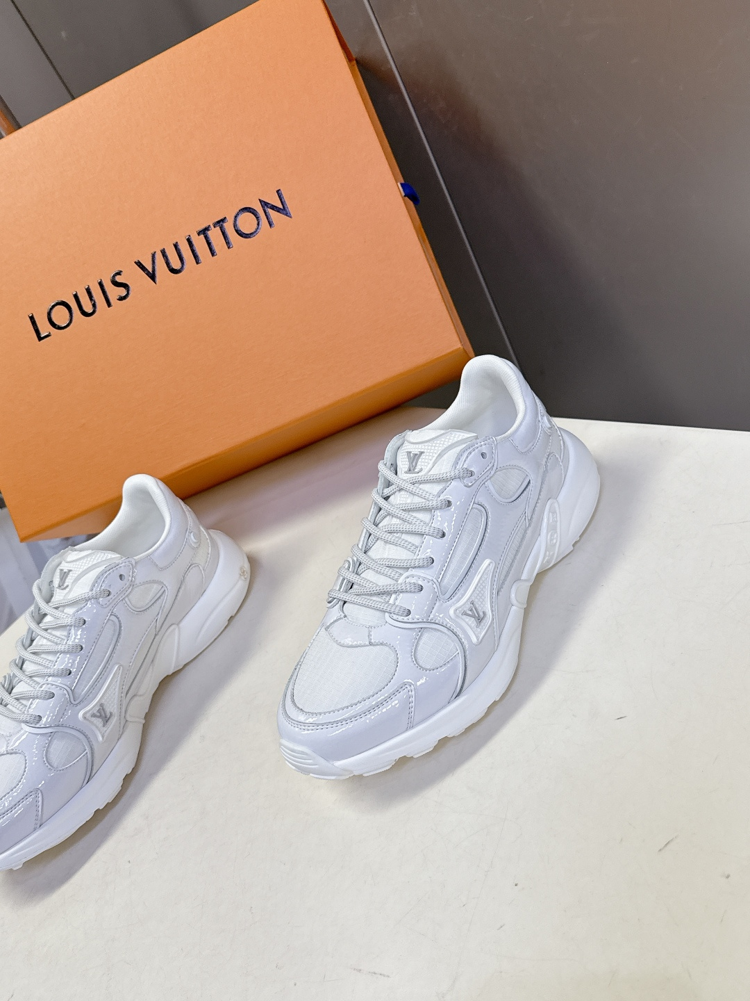 男装➕10 LV 路易威登OLYMPIA情侣款运动鞋 太古汇RMB9200购入两双开发 复刻 所有细节对