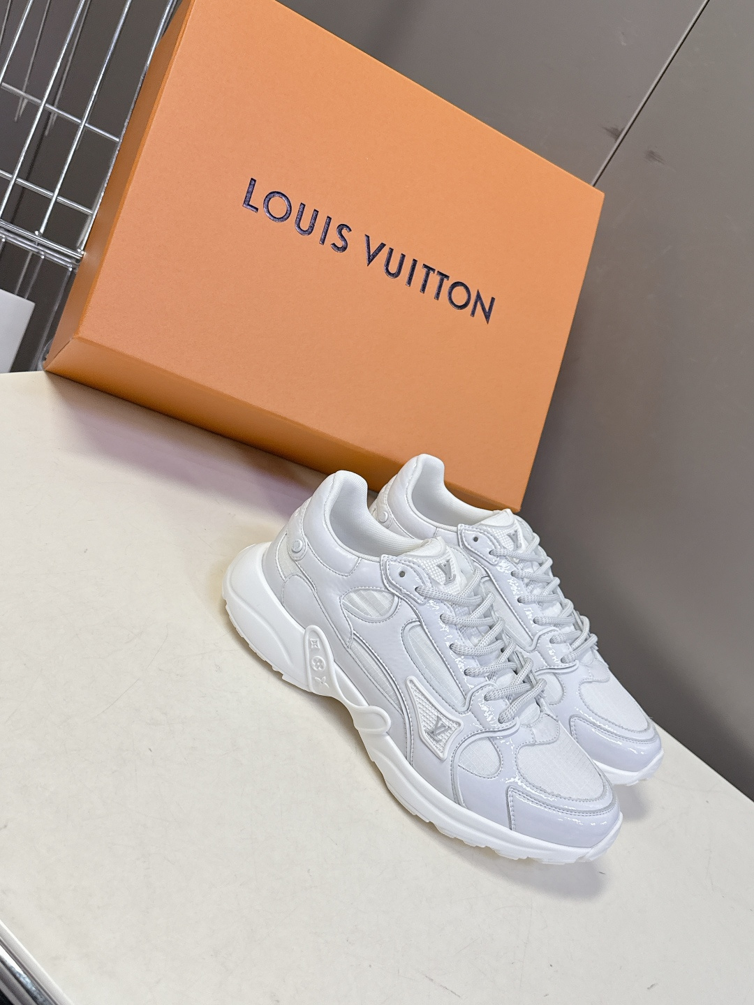 男装➕10 LV 路易威登OLYMPIA情侣款运动鞋 太古汇RMB9200购入两双开发 复刻 所有细节对