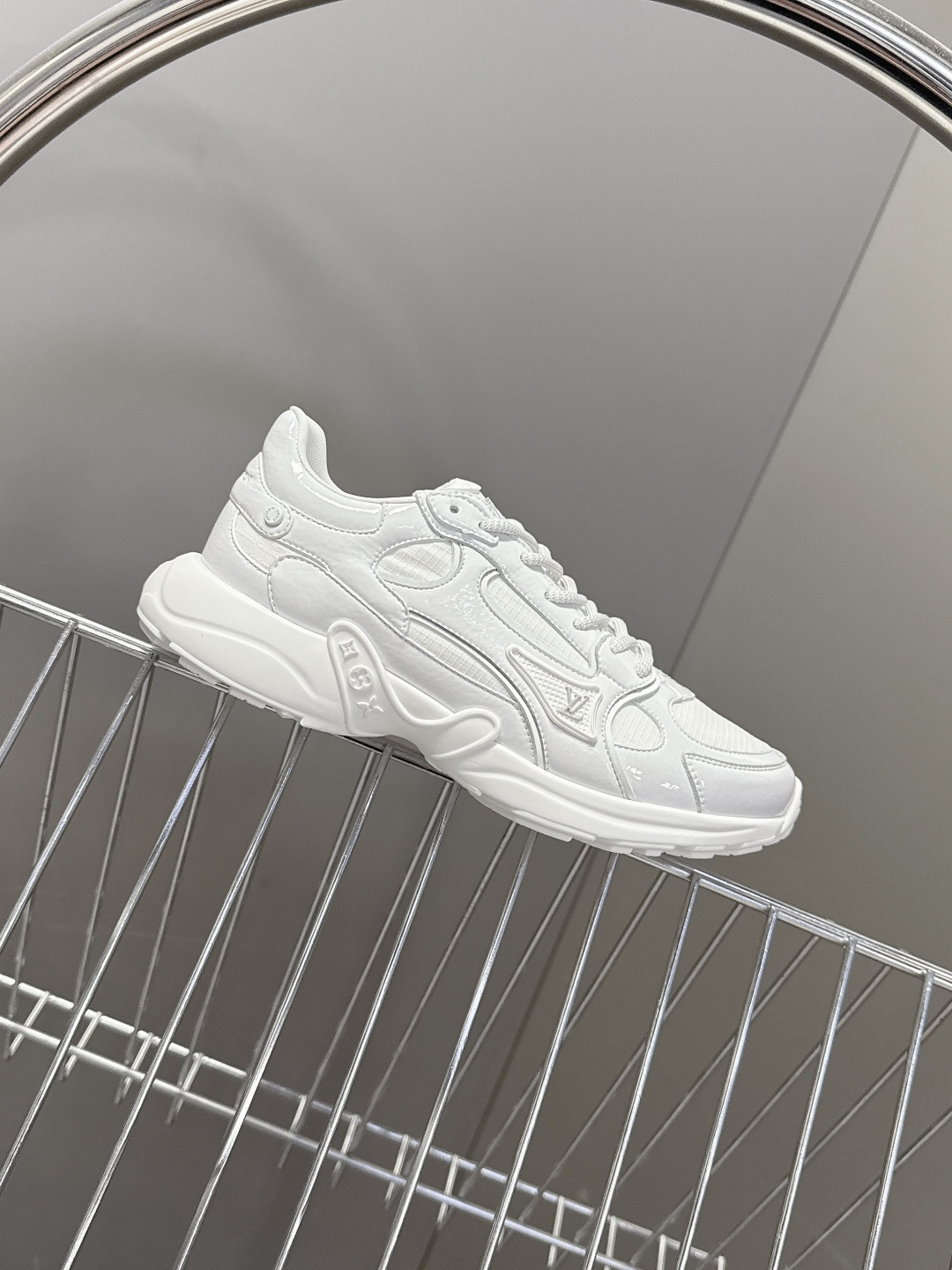 男装➕10 LV 路易威登OLYMPIA情侣款运动鞋 太古汇RMB9200购入两双开发 复刻 所有细节对