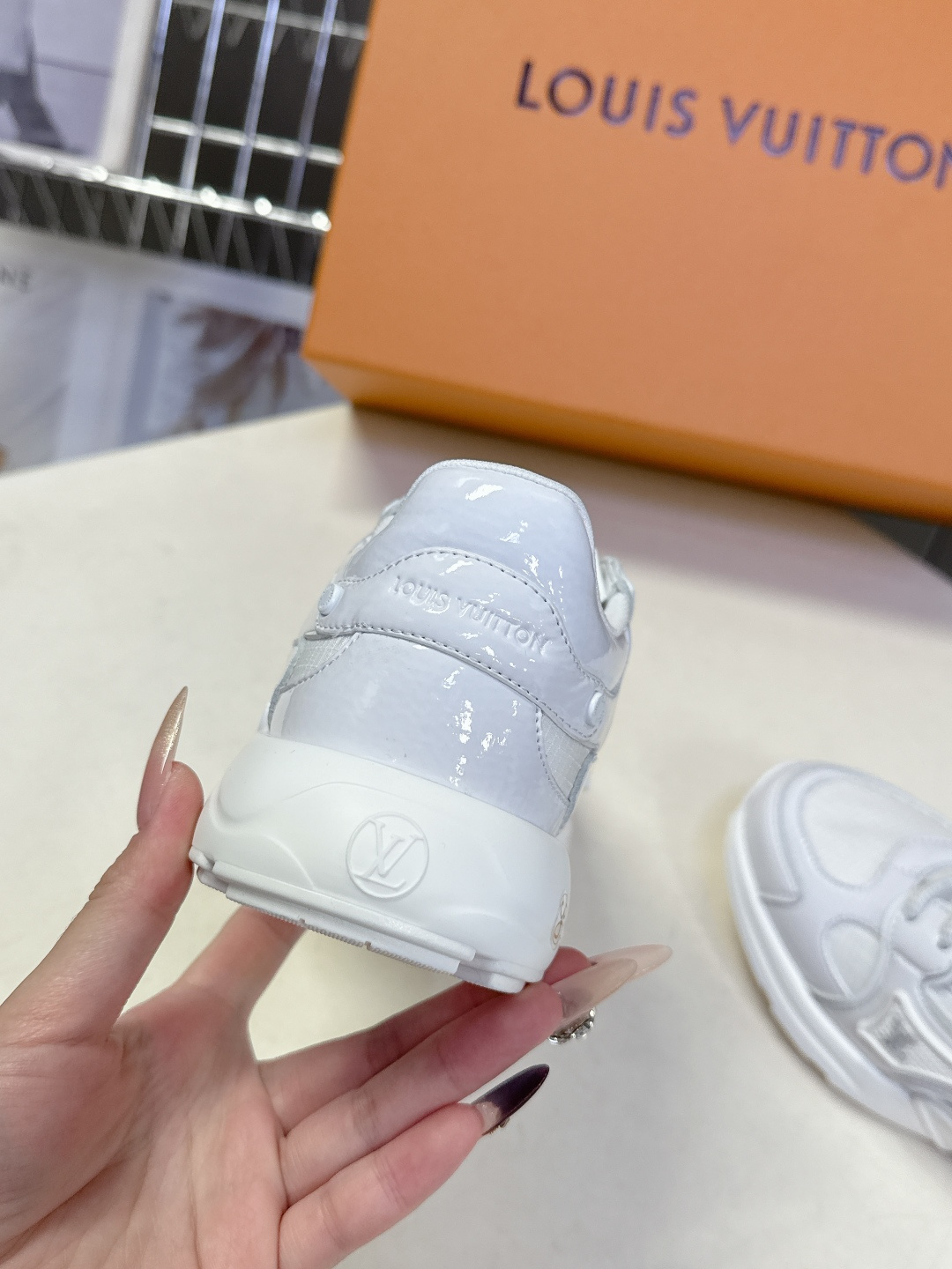 男装➕10 LV 路易威登OLYMPIA情侣款运动鞋 太古汇RMB9200购入两双开发 复刻 所有细节对