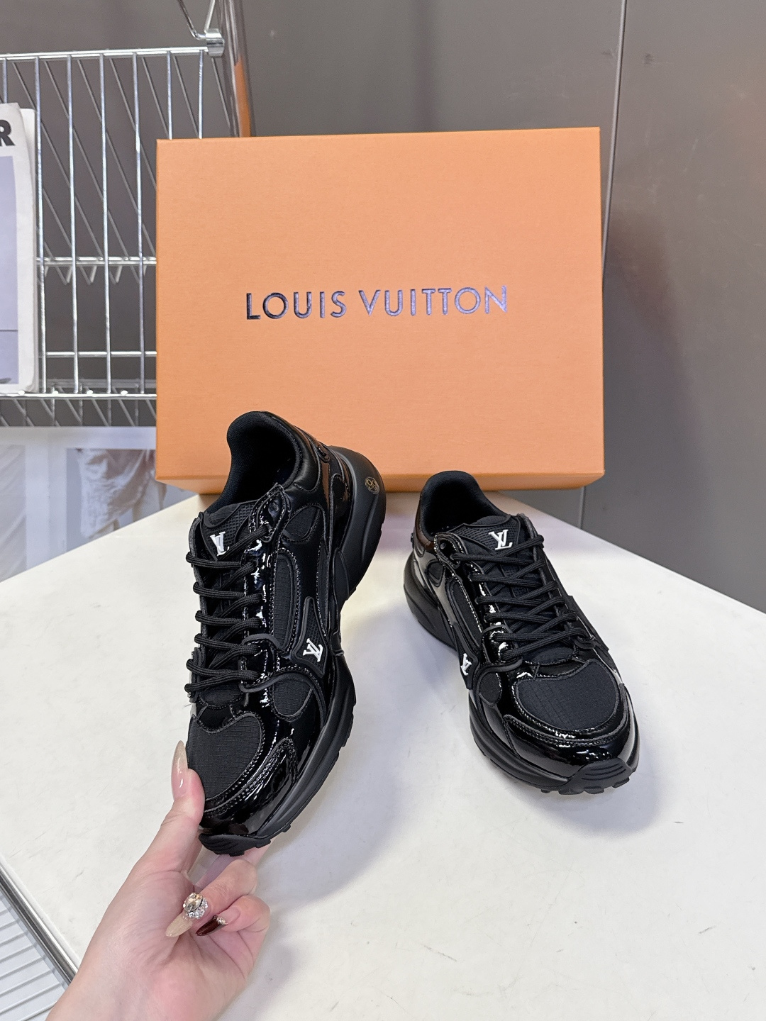 男装➕10 LV 路易威登OLYMPIA情侣款运动鞋 太古汇RMB9200购入两双开发 复刻 所有细节对