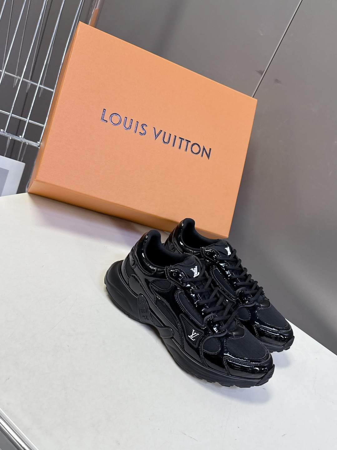 男装➕10 LV 路易威登OLYMPIA情侣款运动鞋 太古汇RMB9200购入两双开发 复刻 所有细节对