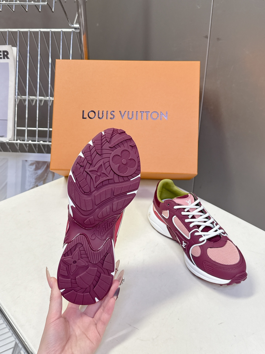 男装➕10 LV 路易威登OLYMPIA情侣款运动鞋 太古汇RMB9200购入两双开发 复刻 所有细节对