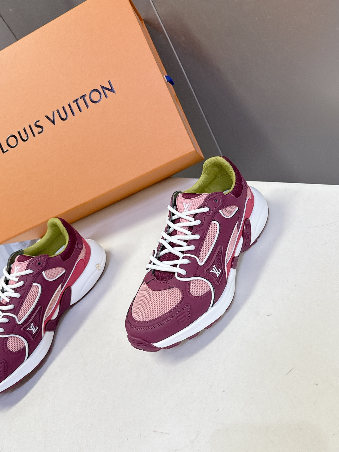 男装➕10 LV 路易威登OLYMPIA情侣款运动鞋 太古汇RMB9200购入两双开发 复刻 所有细节对