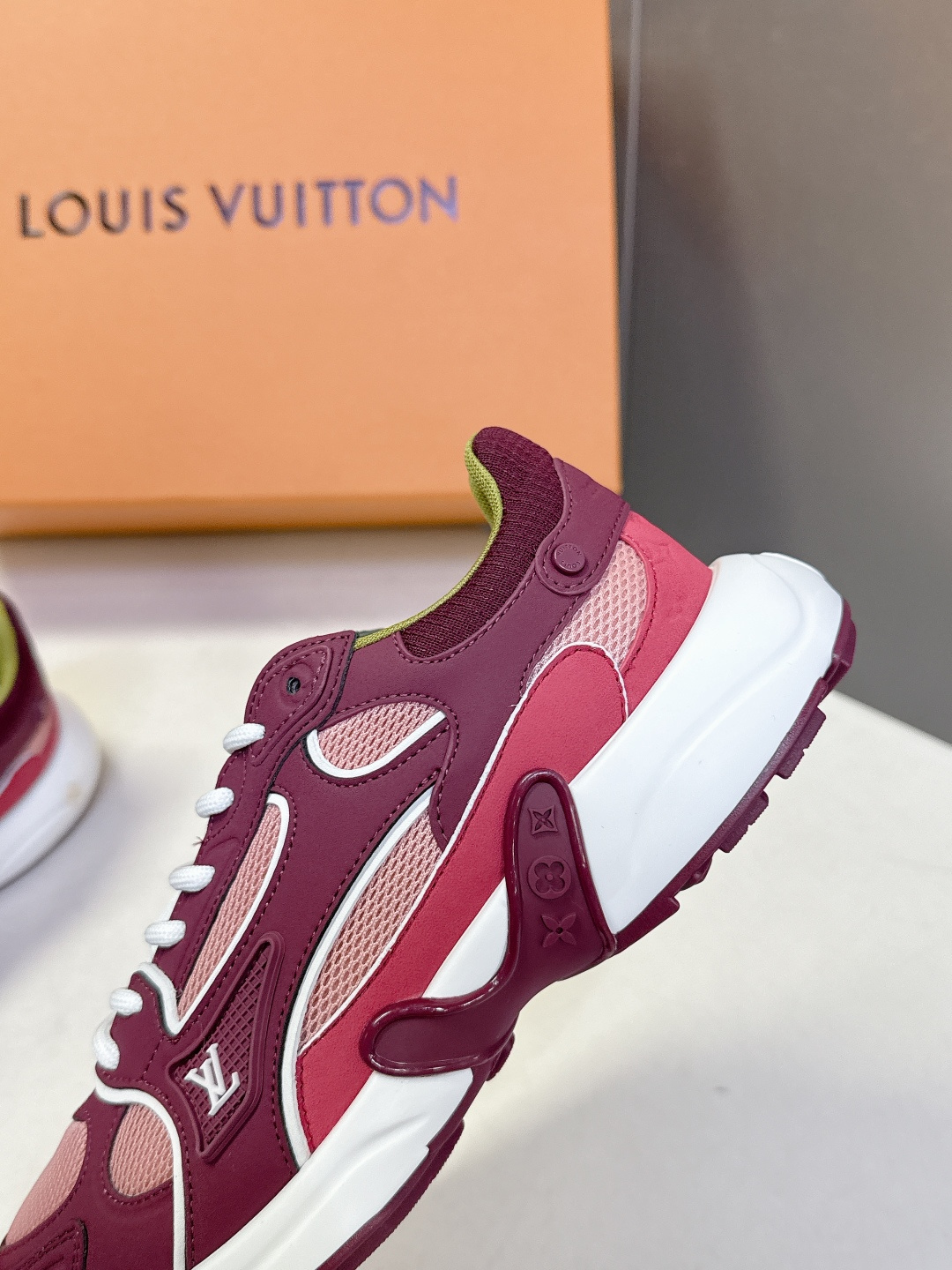 男装➕10 LV 路易威登OLYMPIA情侣款运动鞋 太古汇RMB9200购入两双开发 复刻 所有细节对