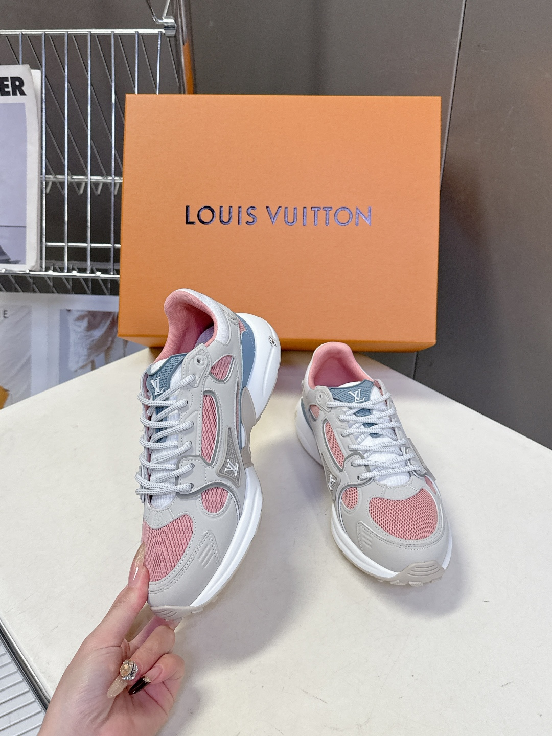男装➕10 LV 路易威登OLYMPIA情侣款运动鞋 太古汇RMB9200购入两双开发 复刻 所有细节对