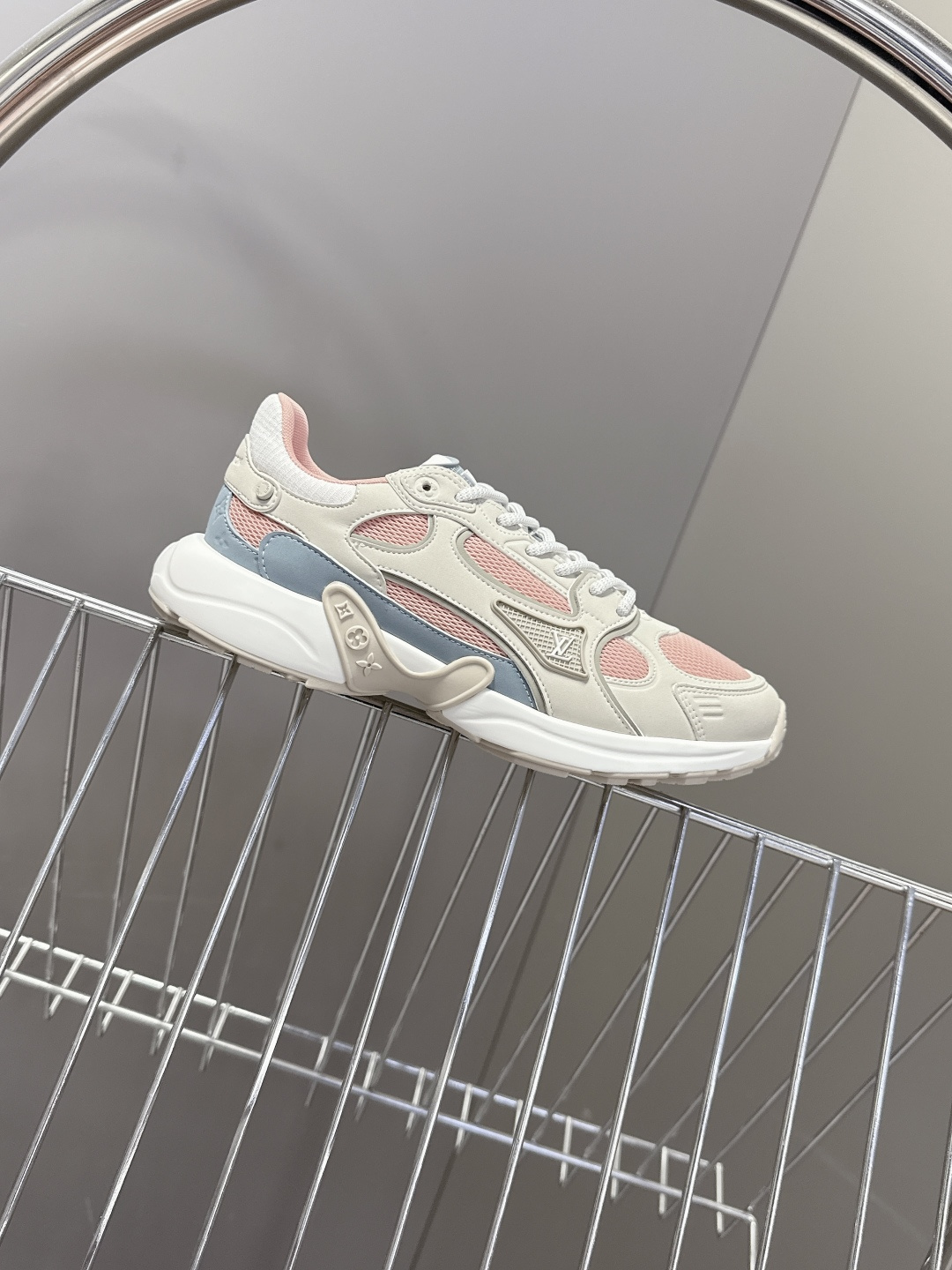 男装➕10 LV 路易威登OLYMPIA情侣款运动鞋 太古汇RMB9200购入两双开发 复刻 所有细节对