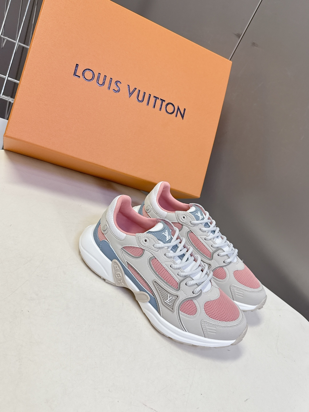 男装➕10 LV 路易威登OLYMPIA情侣款运动鞋 太古汇RMB9200购入两双开发 复刻 所有细节对