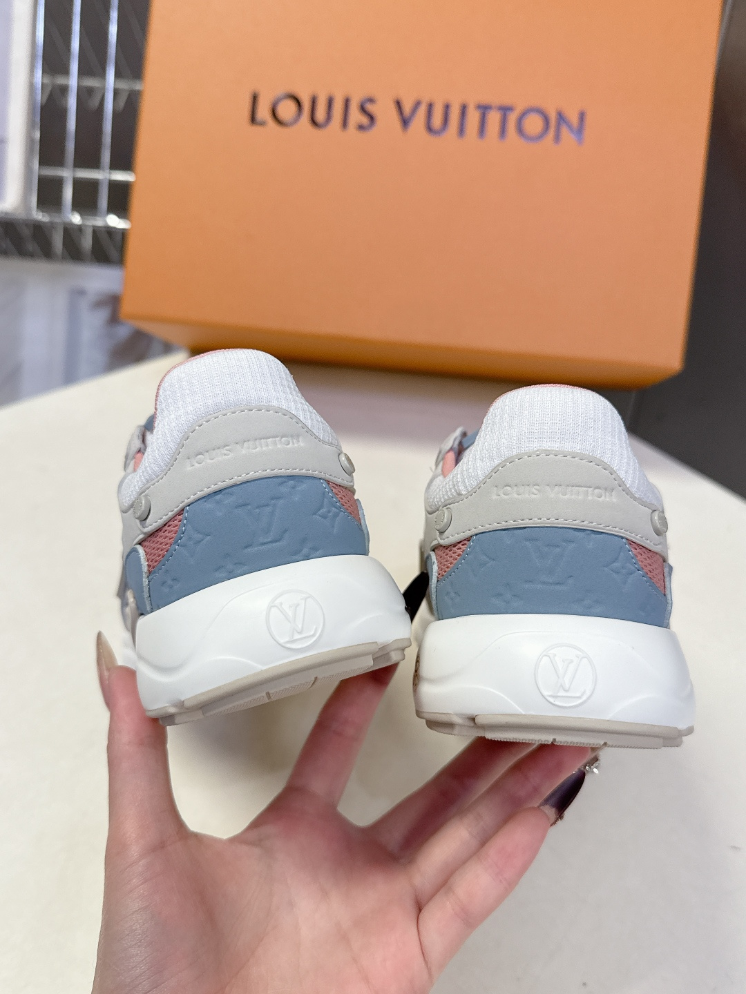 男装➕10 LV 路易威登OLYMPIA情侣款运动鞋 太古汇RMB9200购入两双开发 复刻 所有细节对