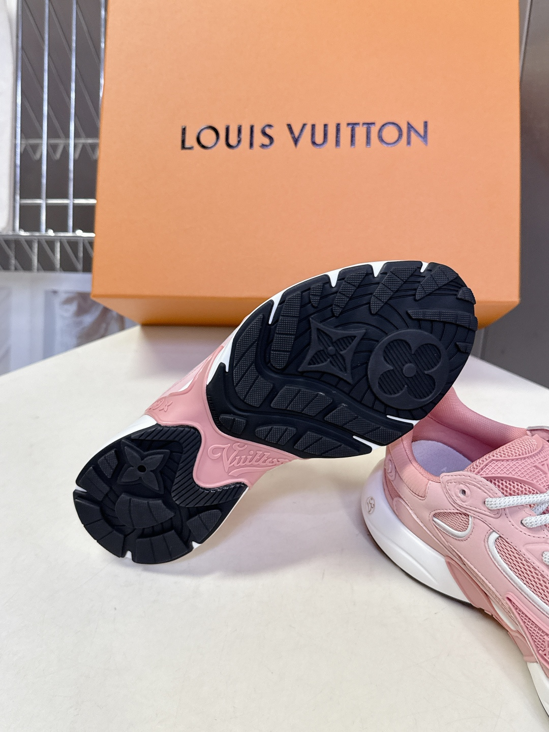 男装➕10 LV 路易威登OLYMPIA情侣款运动鞋 太古汇RMB9200购入两双开发 复刻 所有细节对