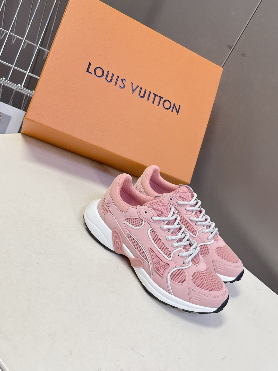 男装➕10 LV 路易威登OLYMPIA情侣款运动鞋 太古汇RMB9200购入两双开发 复刻 所有细节对