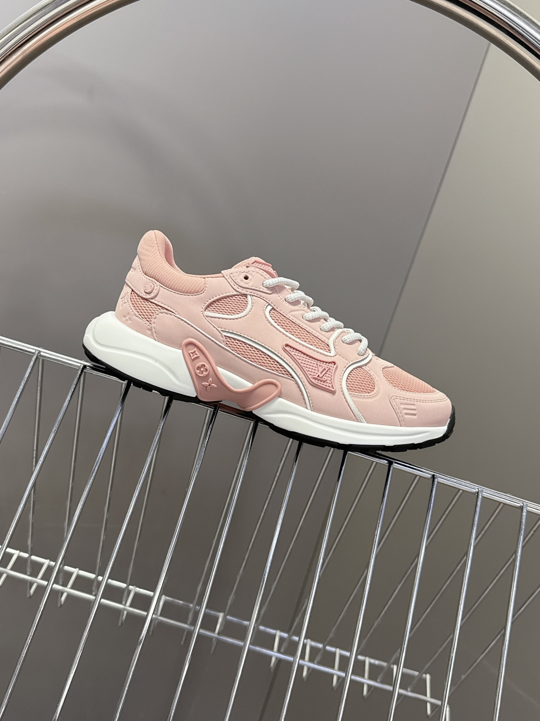 男装➕10 LV 路易威登OLYMPIA情侣款运动鞋 太古汇RMB9200购入两双开发 复刻 所有细节对