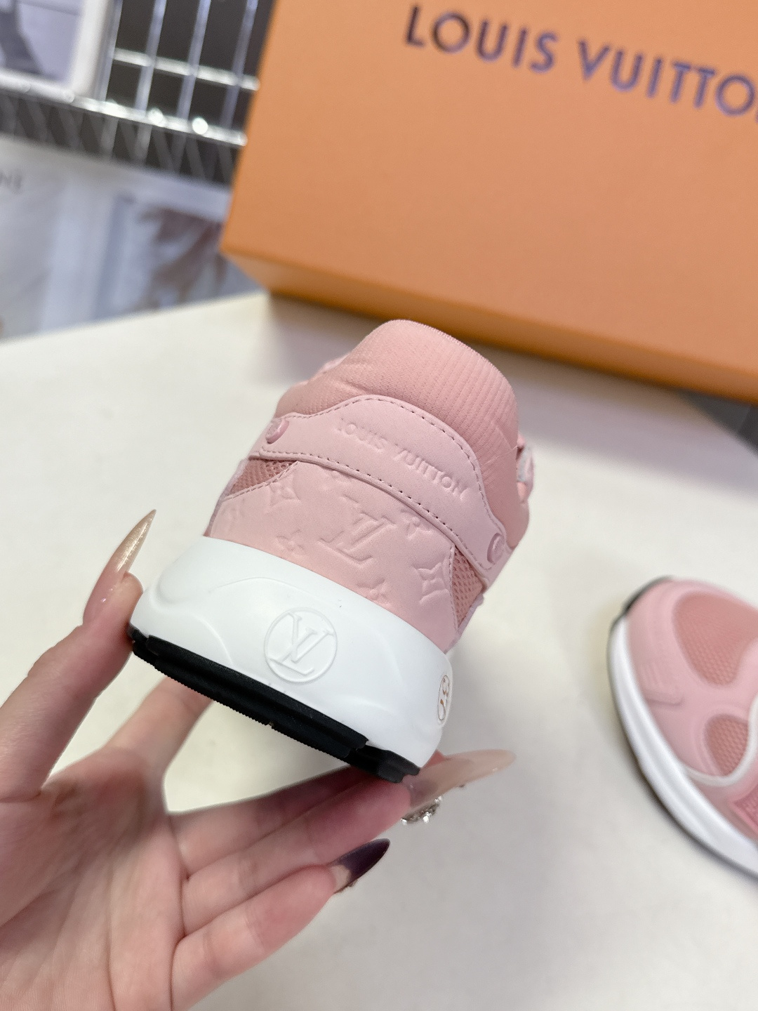 男装➕10 LV 路易威登OLYMPIA情侣款运动鞋 太古汇RMB9200购入两双开发 复刻 所有细节对