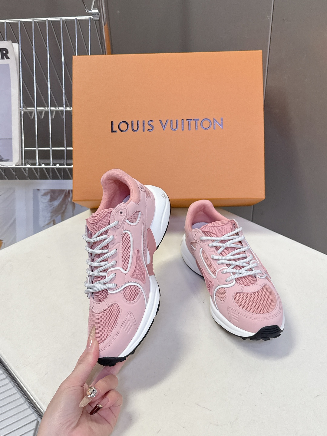 男装➕10 LV 路易威登OLYMPIA情侣款运动鞋 太古汇RMB9200购入两双开发 复刻 所有细节对