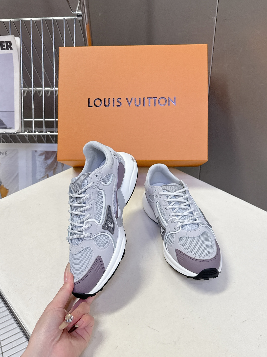 男装➕10 LV 路易威登OLYMPIA情侣款运动鞋 太古汇RMB9200购入两双开发 复刻 所有细节对