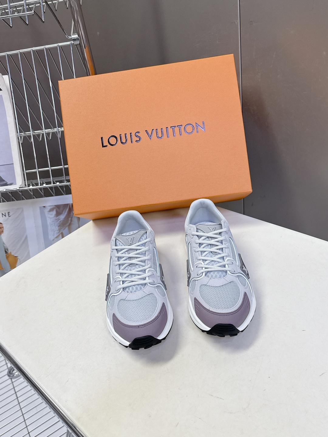 男装➕10 LV 路易威登OLYMPIA情侣款运动鞋 太古汇RMB9200购入两双开发 复刻 所有细节对