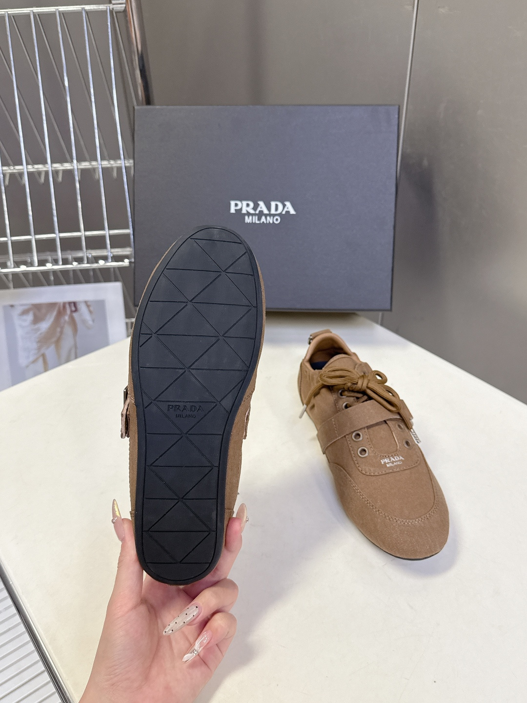 PRADA普拉达2026春夏最新走秀款复古休闲鞋 帆布鞋 超多明星时尚博主种草 走秀款 复古感时髦满满 