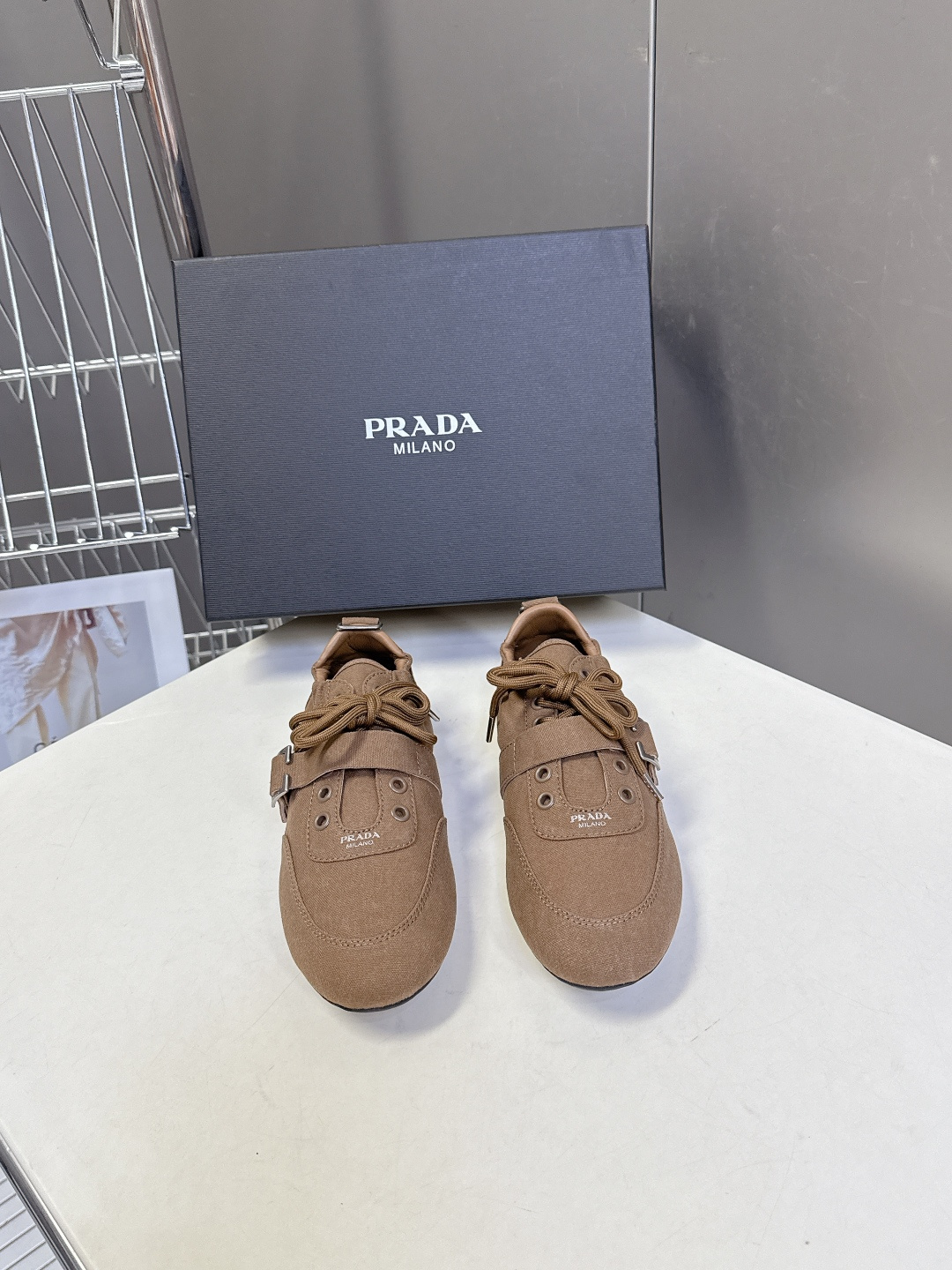 PRADA普拉达2026春夏最新走秀款复古休闲鞋 帆布鞋 超多明星时尚博主种草 走秀款 复古感时髦满满 