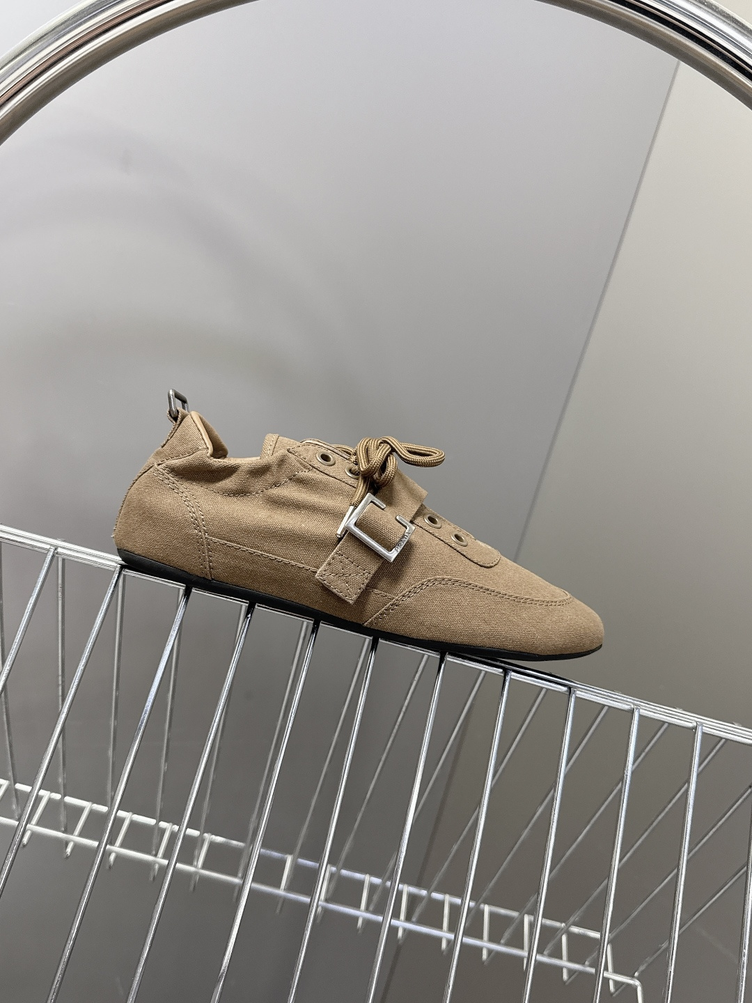 PRADA普拉达2026春夏最新走秀款复古休闲鞋 帆布鞋 超多明星时尚博主种草 走秀款 复古感时髦满满 