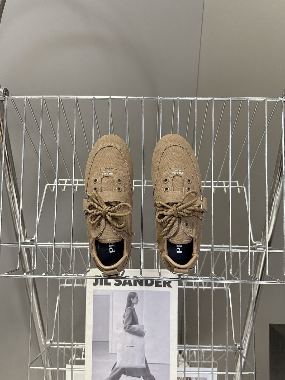 PRADA普拉达2026春夏最新走秀款复古休闲鞋 帆布鞋 超多明星时尚博主种草 走秀款 复古感时髦满满 