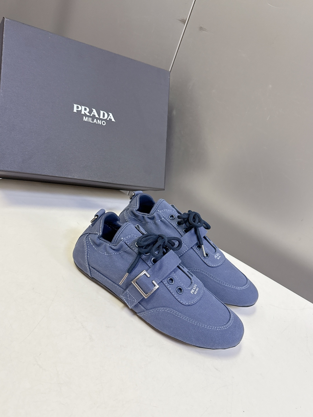 PRADA普拉达2026春夏最新走秀款复古休闲鞋 帆布鞋 超多明星时尚博主种草 走秀款 复古感时髦满满 