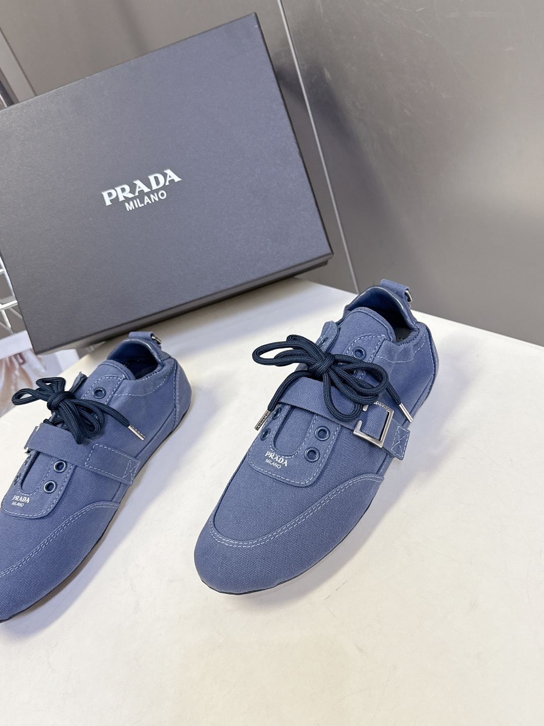 PRADA普拉达2026春夏最新走秀款复古休闲鞋 帆布鞋 超多明星时尚博主种草 走秀款 复古感时髦满满 