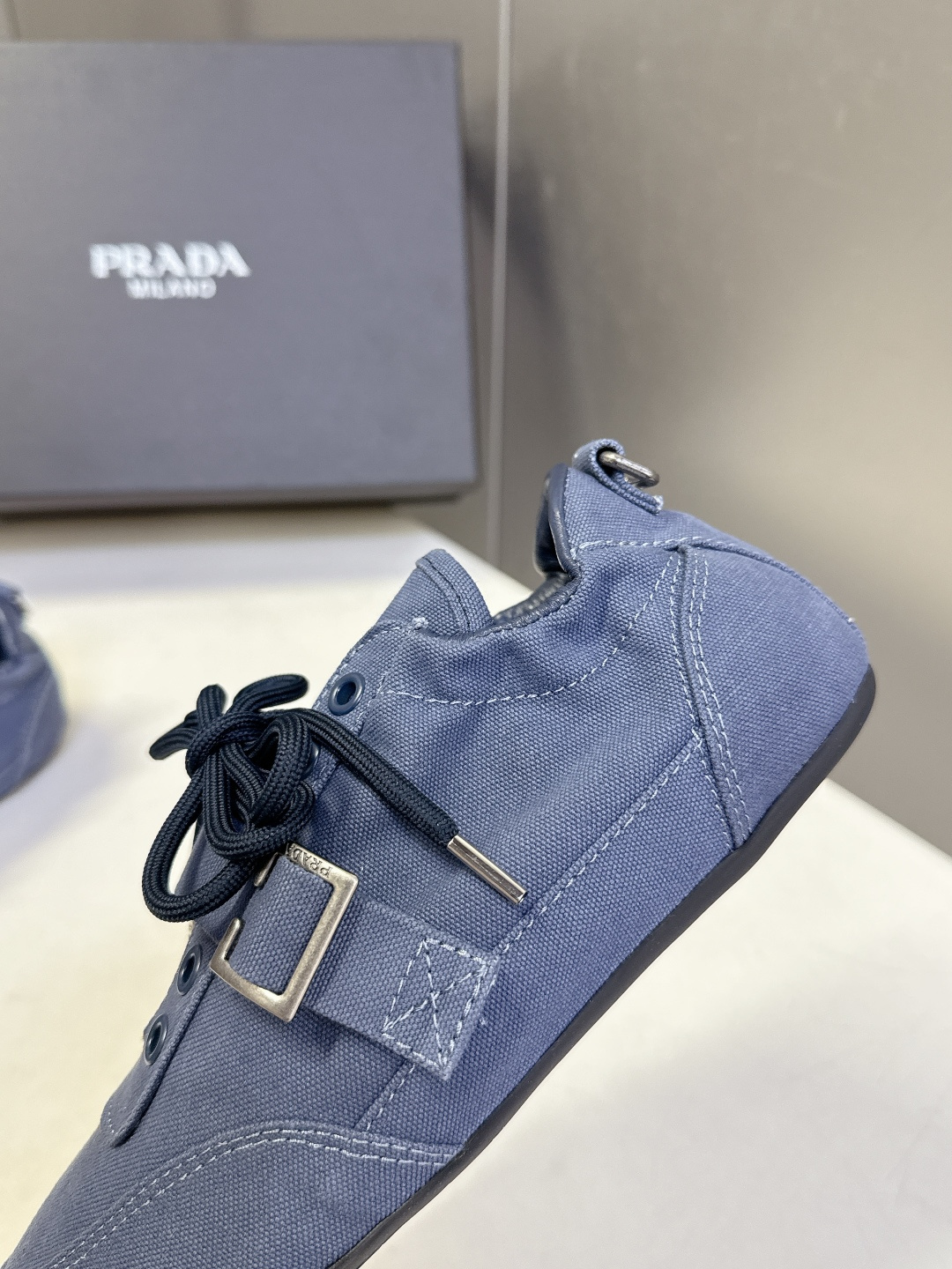 PRADA普拉达2026春夏最新走秀款复古休闲鞋 帆布鞋 超多明星时尚博主种草 走秀款 复古感时髦满满 