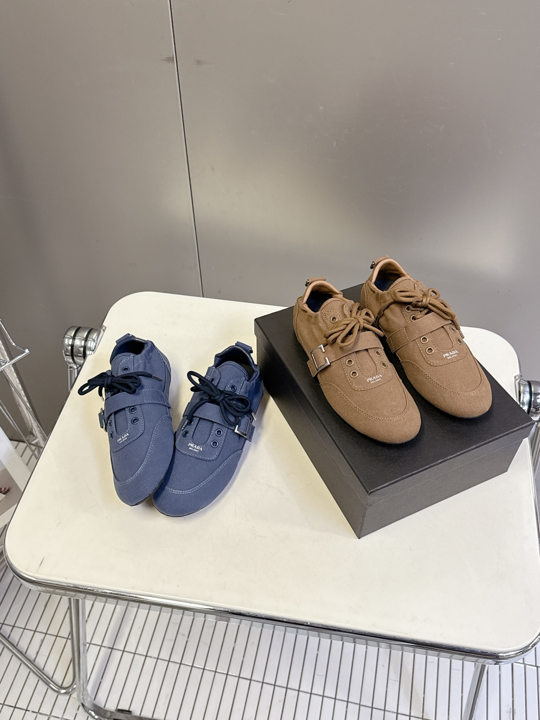 PRADA普拉达2026春夏最新走秀款复古休闲鞋 帆布鞋 超多明星时尚博主种草 走秀款 复古感时髦满满 