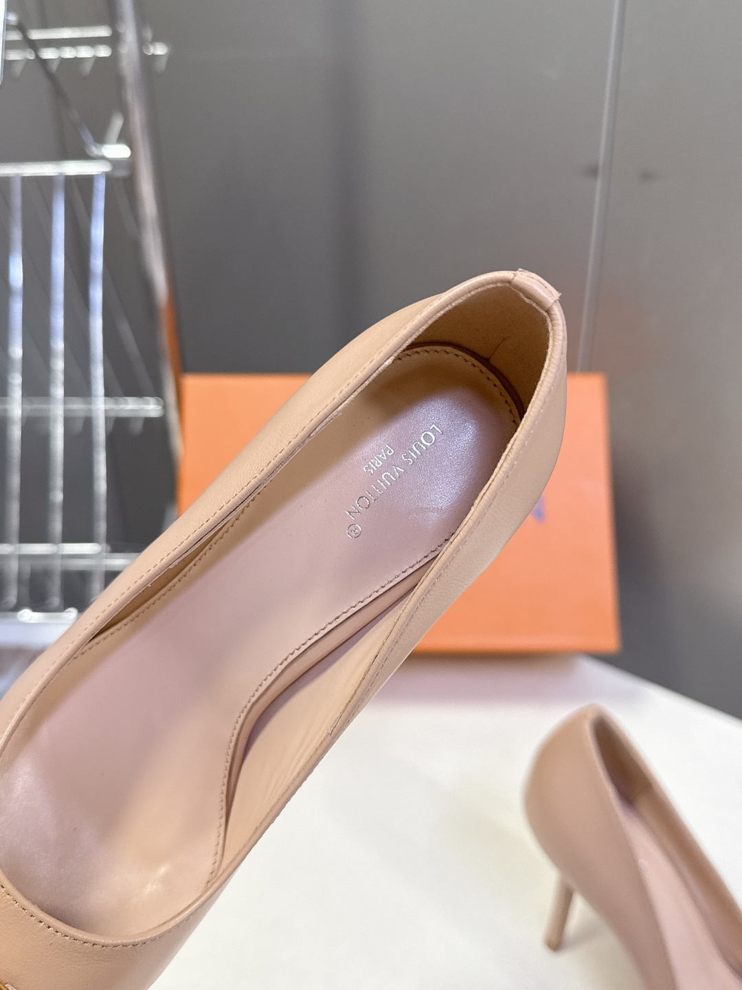 Louis Vuitton 路易威登春夏最新款时装鞋 春夏秀场出镜率最高的一款单品 超多名模上脚 简约大